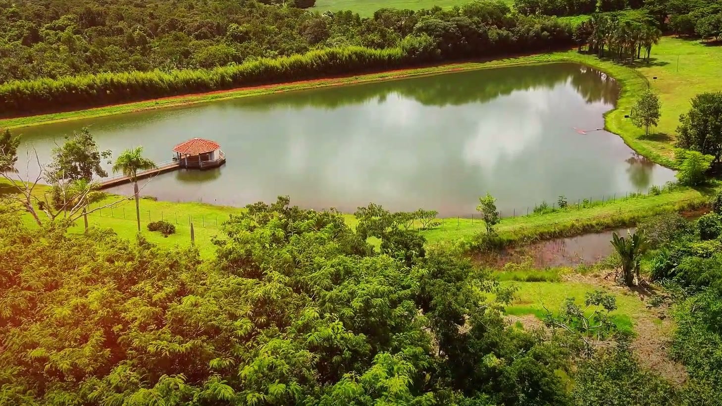Lago e área verde
