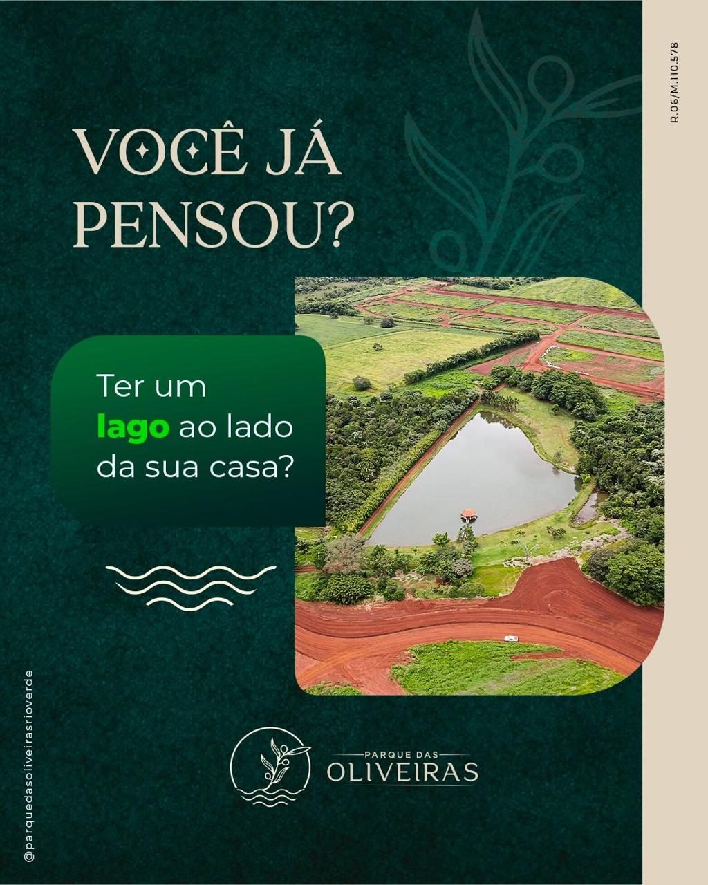 Um lago ao lado da sua casa